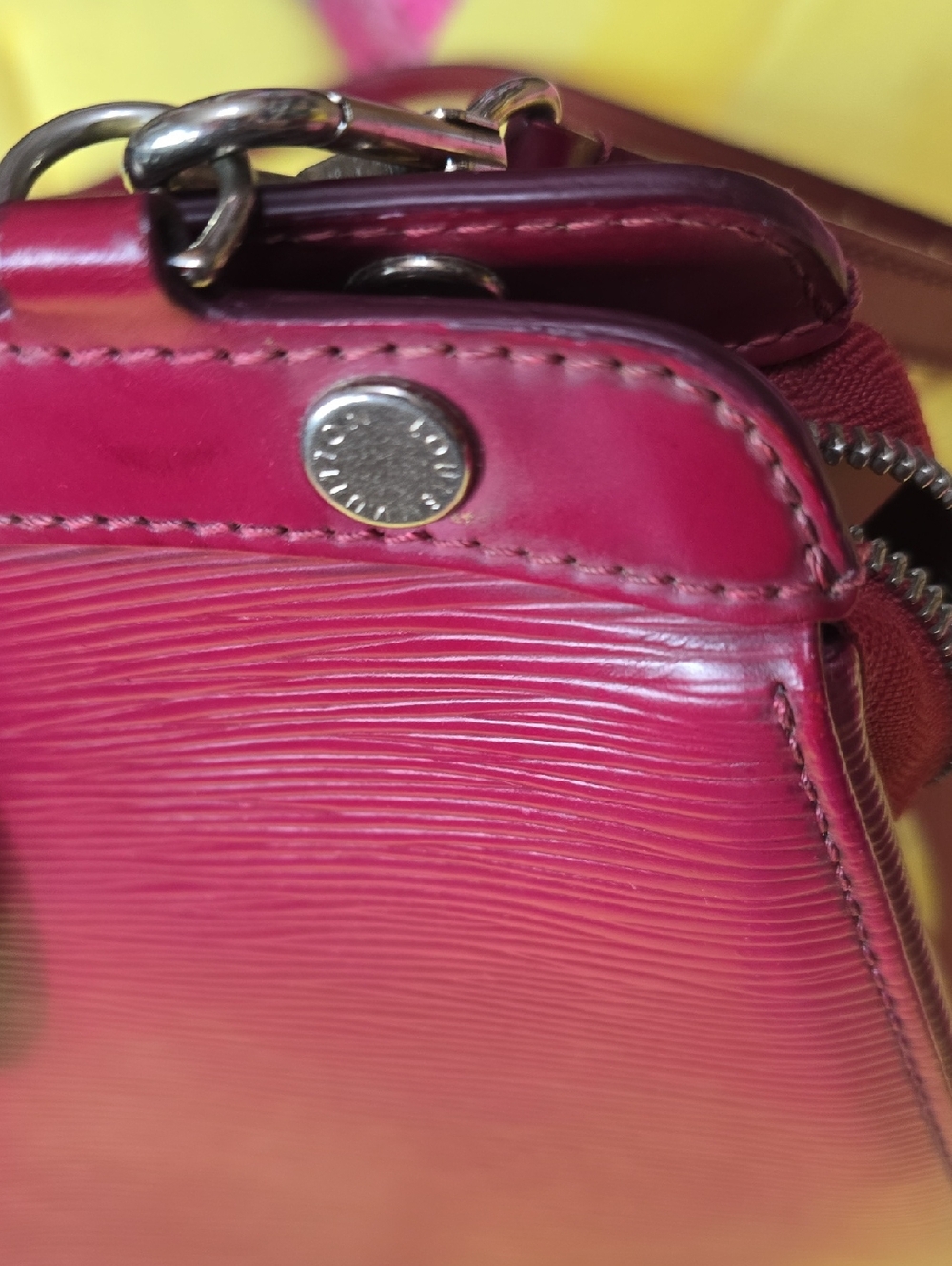Louis Vuitton Epi Leather Shoulder Bag - Picture 4 of 17
